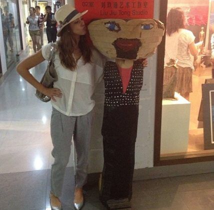 Jessica Alba: Ταξίδεψε στη Shanghai και ανέλαβε χρέη paparazzi