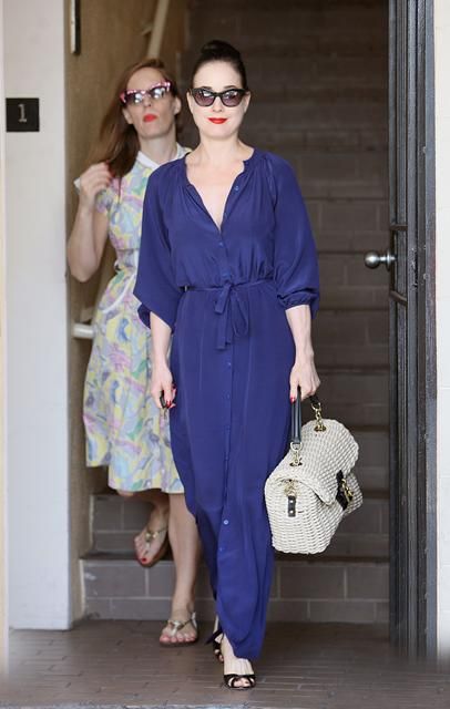 Η υπέροχη ψάθινη τσάντα της Dita Von Teese