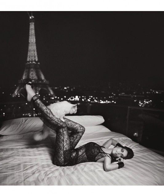 Η προκλητική φωτογράφιση της Laetitia Casta δια χειρός Karl Lagerfeld!