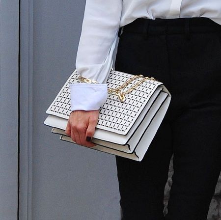 Victoria Beckham: με τις νέες της δημιουργίες στους δρόμους της Νέας Υόρκης