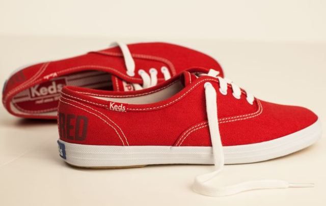 Η Taylor Swift συνεργάζεται με τα Keds