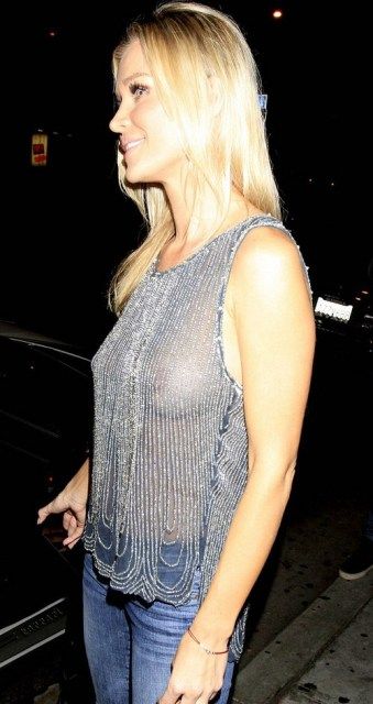 Ποια celebrity πέταξε κάτι πρόχειρο πάνω της και βγήκε έτσι έξω;