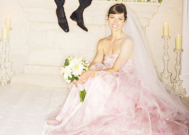 Giambattista Valli: Ο σχεδιαστής μιλάει για το ροζ νυφικό της Jessica Biel