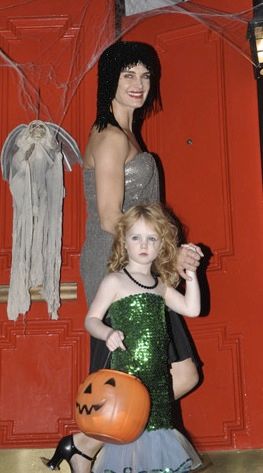 Hollywood report: δείτε πώς ντύνονται για το Halloween τα διάσημα πιτσιρίκια