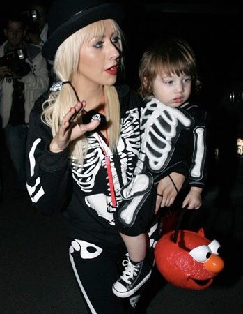 Hollywood report: δείτε πώς ντύνονται για το Halloween τα διάσημα πιτσιρίκια