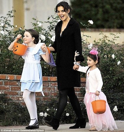 Hollywood report: δείτε πώς ντύνονται για το Halloween τα διάσημα πιτσιρίκια