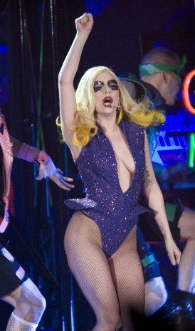Παλεύοντας με τη βαρύτητα: Οι celebrities και η χαλάρωση