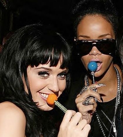 Rihanna- Katy Perry: το ιστορικό μίας φιλίας που κατέληξε σε μαλλιοτράβηγμα