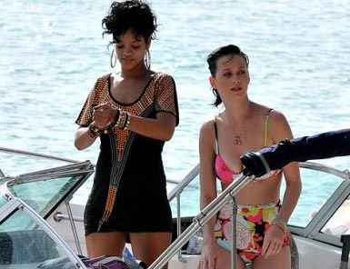 Rihanna- Katy Perry: το ιστορικό μίας φιλίας που κατέληξε σε μαλλιοτράβηγμα