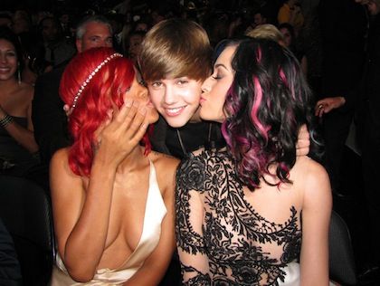Rihanna- Katy Perry: το ιστορικό μίας φιλίας που κατέληξε σε μαλλιοτράβηγμα