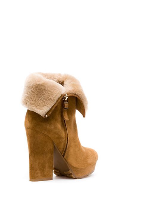 Τα γούνινα ankle boots του Uterque