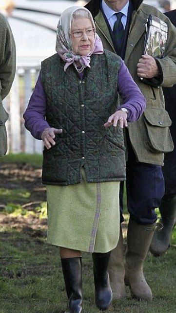 Wedge Wellies: Το νέο trend με την έγκριση της Βασίλισσας Ελισάβετ