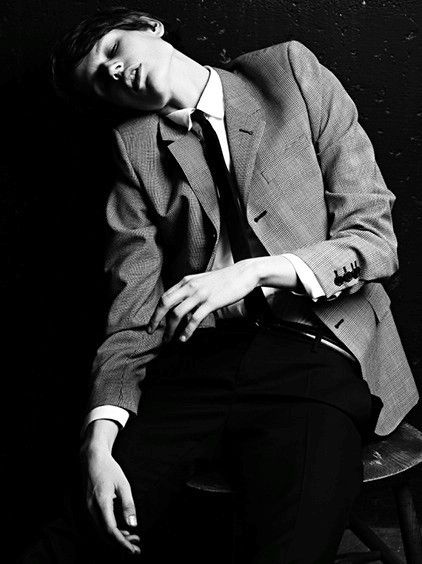 Μια γυναίκα πρωταγωνιστεί στη νέα Saint Laurent ανδρική καμπάνια