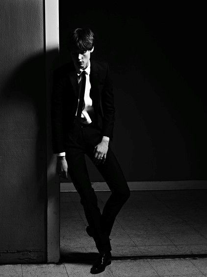 Μια γυναίκα πρωταγωνιστεί στη νέα Saint Laurent ανδρική καμπάνια