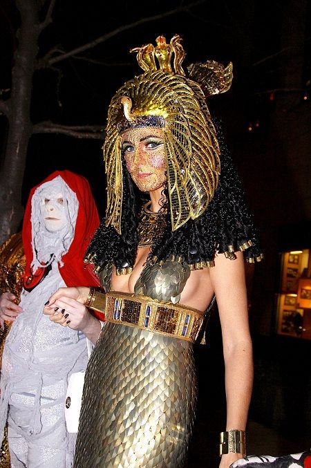 Heidi Klum: μεταμφιέστηκε σε Κλεοπάτρα (έστω και καθυστερημένα)