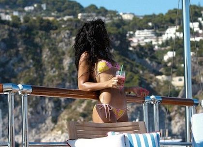 Rihanna: ημίγυμνη για άλλη μία φορά στο διαδίκτυο