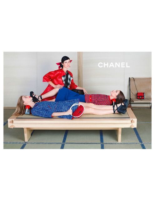 Ανήλικες στη νέα καμπάνια της Chanel