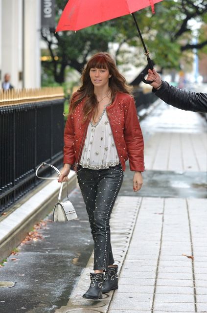Celebrity crush: Οι διάσημες και τα studded μποτάκια της Isabel Marant
