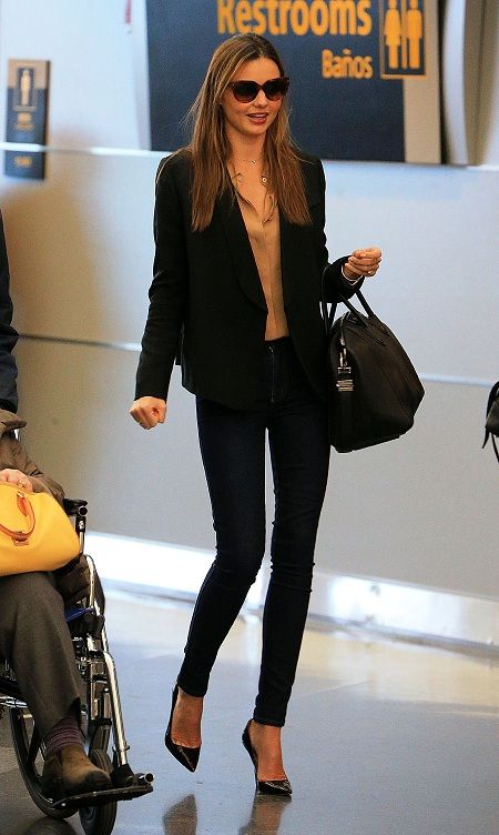 Miranda Kerr: κομψή στο αεροδρόμιο της Νέας Υόρκης