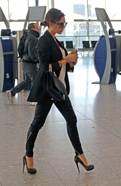Victoria Beckham: τι μας διδάσκει η βασίλισσα του casual chic;