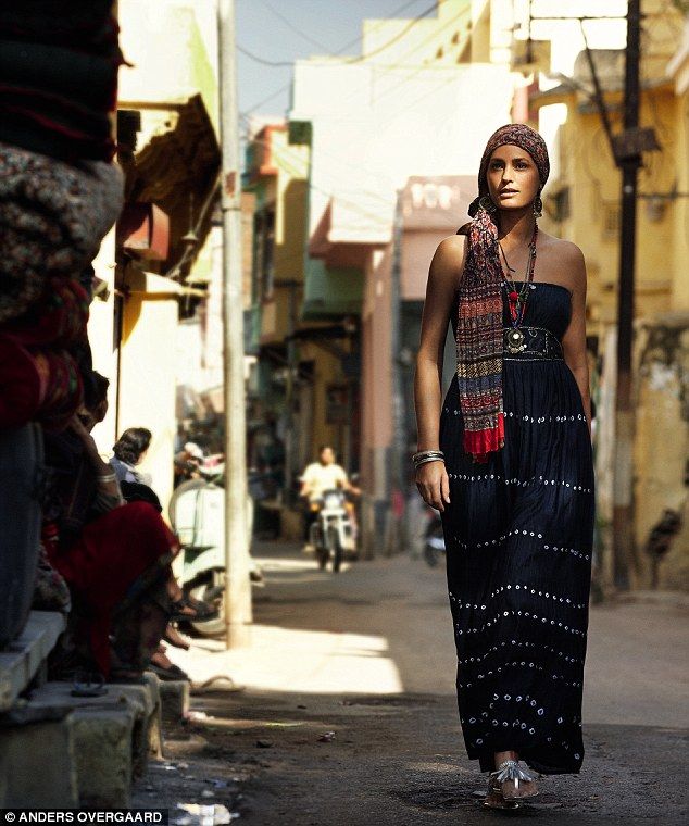 H Yasmin Le Bon στα 48 της μοιάζει συνομήλικη με την κόρη της Amber
