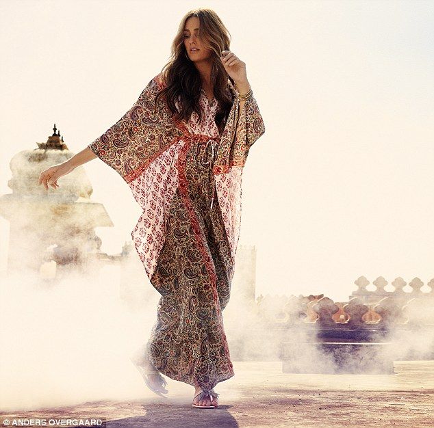 H Yasmin Le Bon στα 48 της μοιάζει συνομήλικη με την κόρη της Amber