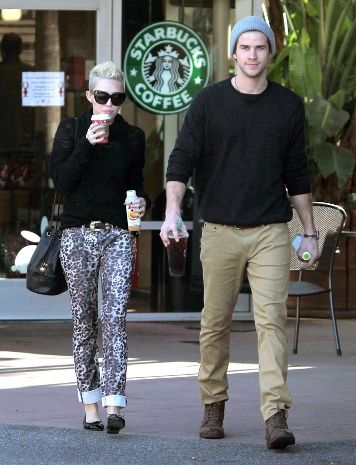 O Liam Hemsworth ξενιτεύτηκε για να ξεφύγει από την Miley;
