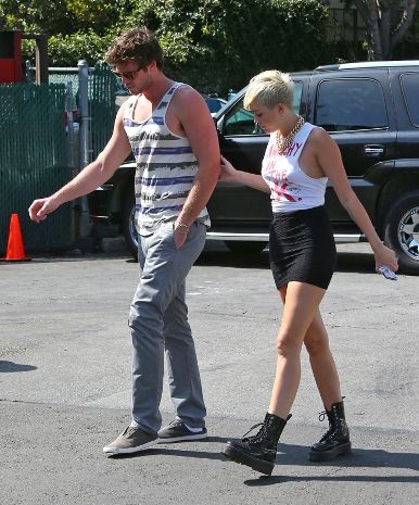 O Liam Hemsworth ξενιτεύτηκε για να ξεφύγει από την Miley;