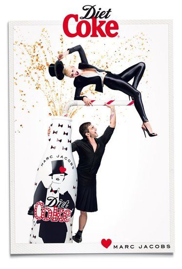 O Marc Jacobs με φούστα στην καμπάνια της Diet Coke