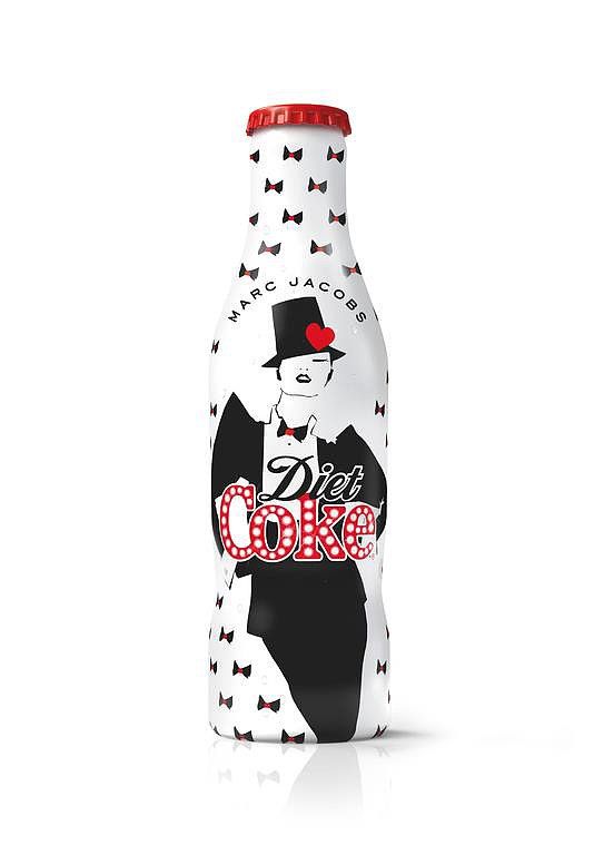 O Marc Jacobs με φούστα στην καμπάνια της Diet Coke