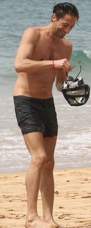 Aκατάλληλο για ανηλίκους: Ποιο διάσημο hot ζευγάρι το... παράκανε μέσα στη θάλασσα;