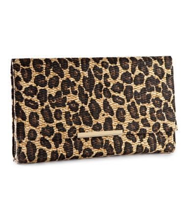 Eντοπίσαμε 8 clutch bags κάτω των 15 ευρώ, για ξεχωριστά βραδινά outfits!