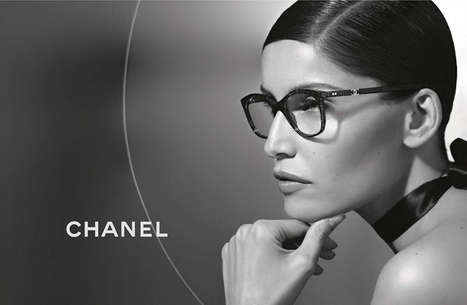 Η Laetitia Casta πρωταγωνιστεί στην καμπάνια γυαλιών του οίκου Chanel
