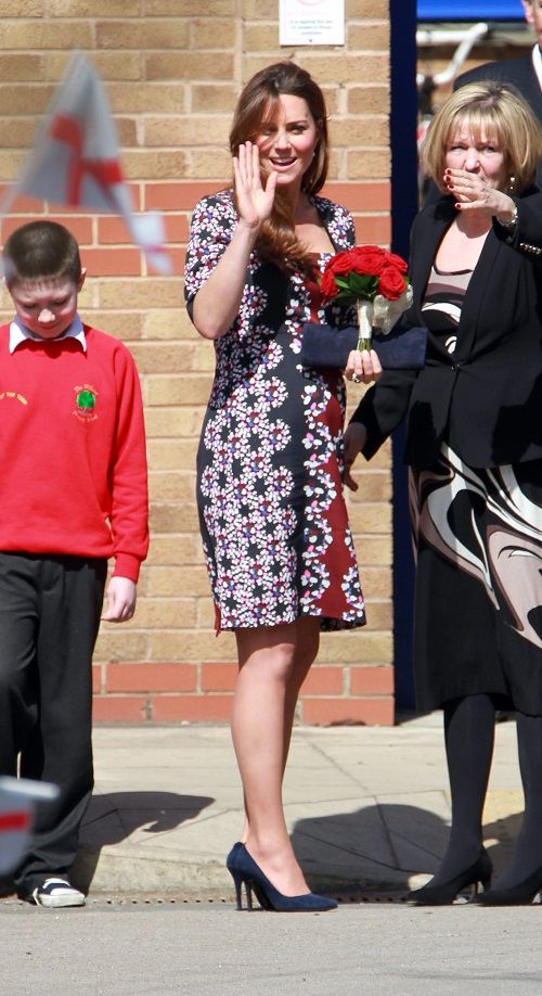 Kate Middleton: κομψή εγκυμονούσα με Erdem print