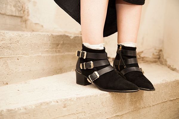 Ένα total black look αλλιώτικο από τα συνηθισμένα
