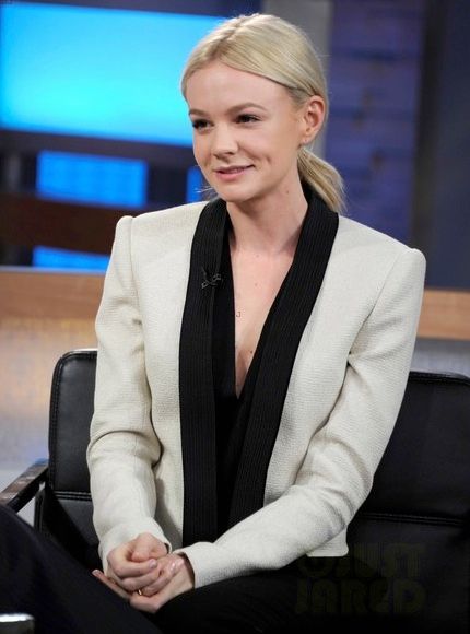 Carey Mulligan: Ένα σακάκι πλύνε-βάλε για το κορίτσι