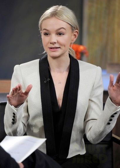 Carey Mulligan: Ένα σακάκι πλύνε-βάλε για το κορίτσι
