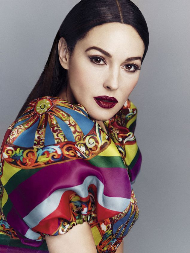 Μonica Belluci: Αφοπλιστικά όμορφη μέσα στα D&G outfits της
