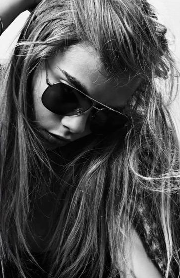 H Cara για τον Saint Laurent