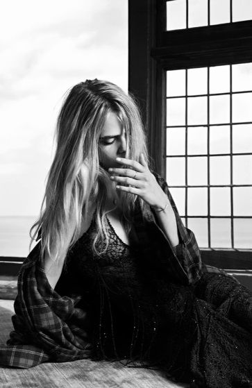 H Cara για τον Saint Laurent