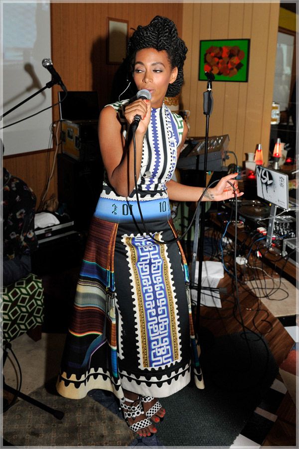 Solange Knowles: εμπιστεύτηκε και πάλι τα print της Mary Katrantzou
