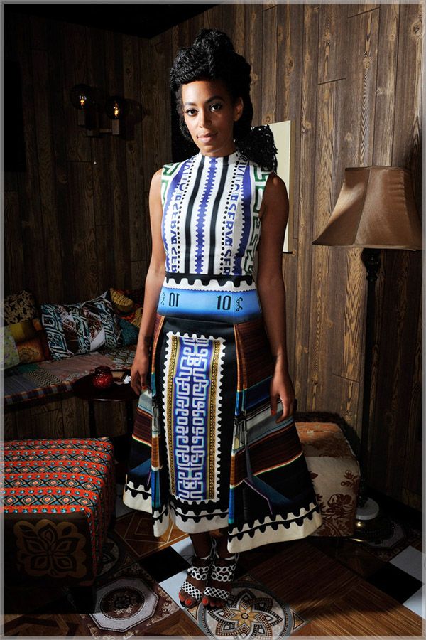 Solange Knowles: εμπιστεύτηκε και πάλι τα print της Mary Katrantzou