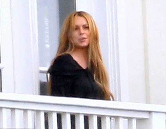 Δείτε φωτογραφίες της Lindsey Lohan από το κέντρο αποτοξίνωσης!