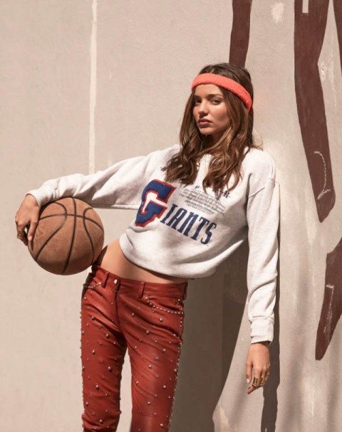 Miranda Kerr: Φωτογραφίζεται για τη Vogue Κορέας, αποθεώνοντας το sporty chic look