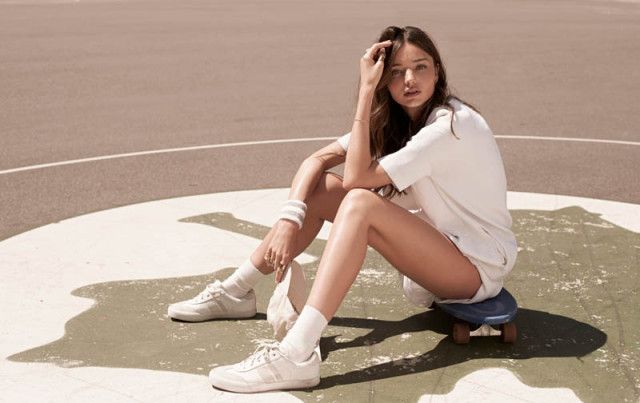 Miranda Kerr: Φωτογραφίζεται για τη Vogue Κορέας, αποθεώνοντας το sporty chic look