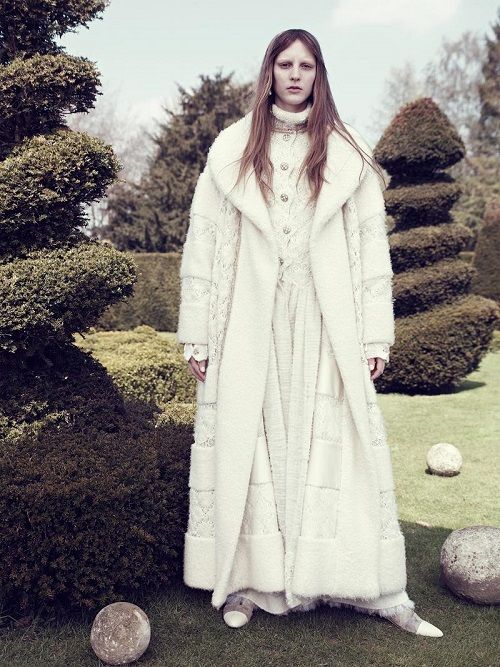 Η Ρος Γεωργίου στη βρετανική έκδοση του Harper’s Bazaar