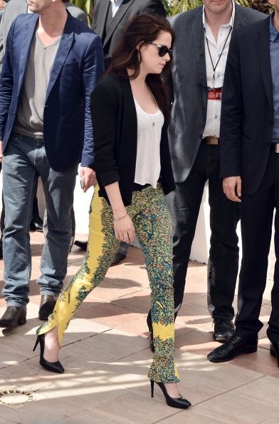 Celebrities love printed pants: Πώς ένα παντελόνι μπορεί να κάνει τη διαφορά