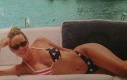 Εντοπίσατε το λάθος; Η Mariah Carey ποζάρει με μαγιό και ξεσηκώνει... αντιδράσεις!