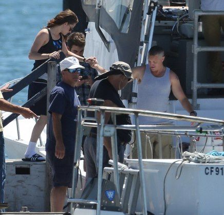 Kάντο όπως ο γερμανός τουρίστας: Ποια star εμφανίστηκε με... παντόφλες και κάλτσες;