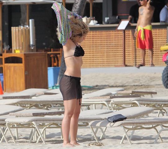 Bravo Shakira τα κατάφερες. Δεν έμεινε πάνω της κανένα κιλό της εγκυμοσύνης